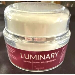 👉*NWT* LUMINARY REVITALIZING MOISTURIZER 1oz ~FACTORY SEALED
